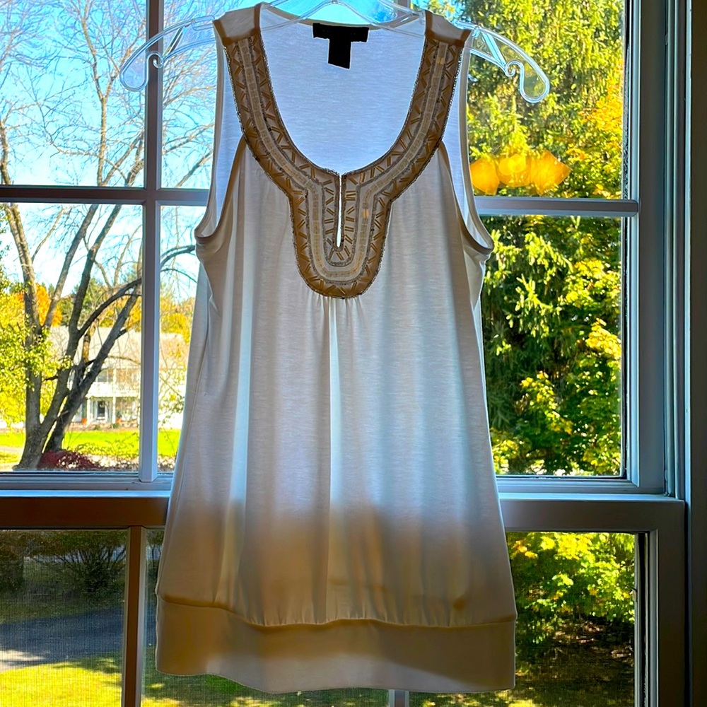 White House Black Market white sleeveless top size xs